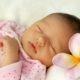 Tips Menenangkan Bayi yang Menangis Histeris Untuk Ibu Muda