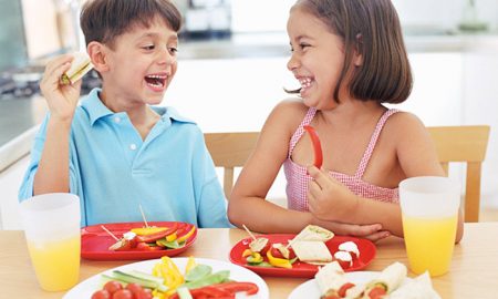 Hindari 4 Kesalahan Memberi Camilan Yang Bisa Membuat Anak Tak Doyan Makan