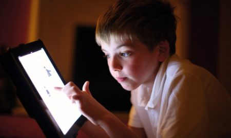 Tips Sederhana Mengatasi Anak yang Kecanduan Bermain Gadget