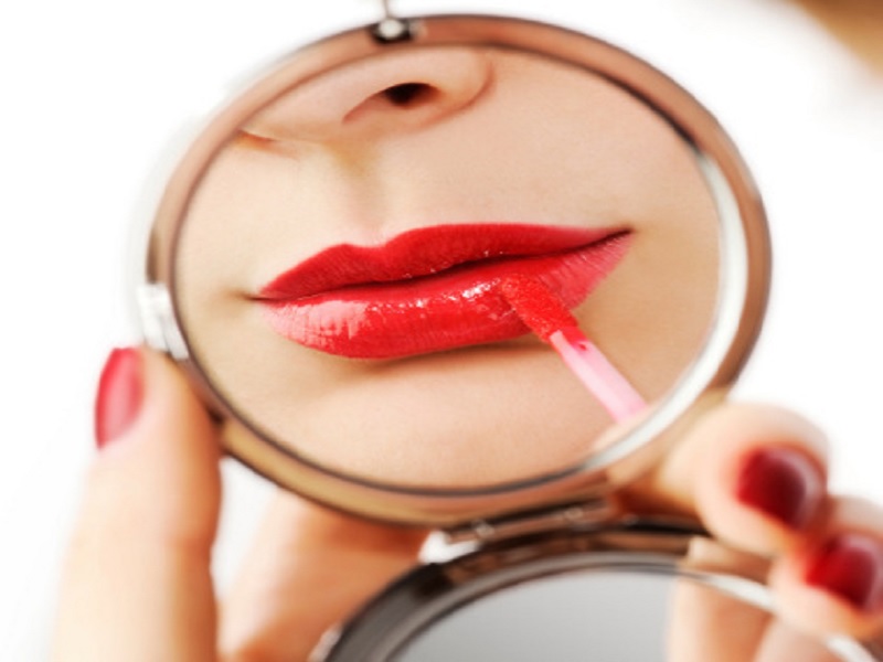 Tips Memakai Lipstik Untuk Bibir Tipis
