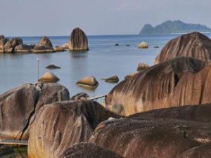 Alif Stone Park Dan Misteri Batu Megalitik Di Pantai Natuna
