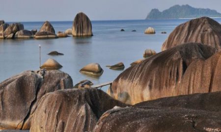 Alif Stone Park Dan Misteri Batu Megalitik Di Pantai Natuna