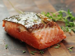 Makan Salmon Selama Hamil Turunkan Risiko Anak Terkena Asma