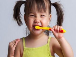 Tips Melatih Anak Rajin Sikat Gigi