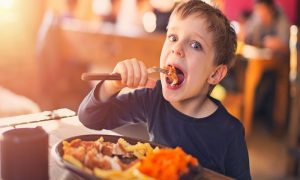 Jangan Sampai Kekurangan Nurtrisi! Ini Cara Ajak Anak Mau Makan Daging Di Pesta Idul Adha