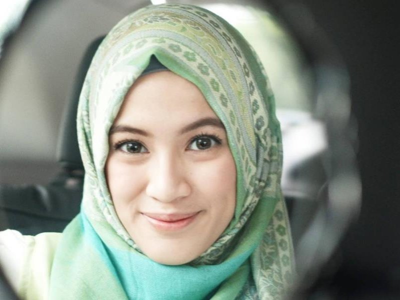 Tips Alysa Soebandono Untuk Membuat Jilbab Awet