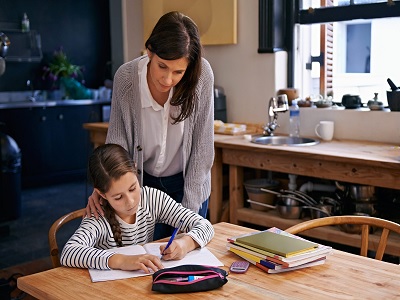 Pertimbangan Penting Bagi Orangtua Sebelum Memutuskan Anak Ikut Homeschooling